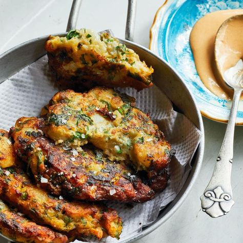 These Iraqi vegetable patties are made with fresh herbs, cooked potatoes, and spices. Fluffy and light inside and very easy to make. Friday lunches in traditional Jewish households are light, easy to fix, and often meatless, to leave room for the substantial Shabbat meals that lie ahead. So in Jewish Iraqi homes, you’l Meatless Meals For Meat Eaters, Shabbat Lunch Ideas, Middle Eastern Appetizers, Iraqi Food Recipes, Iraqi Dishes, Shabbat Meals, Shabbat Dinner Recipes, Iraqi Recipes, Iraqi Cuisine