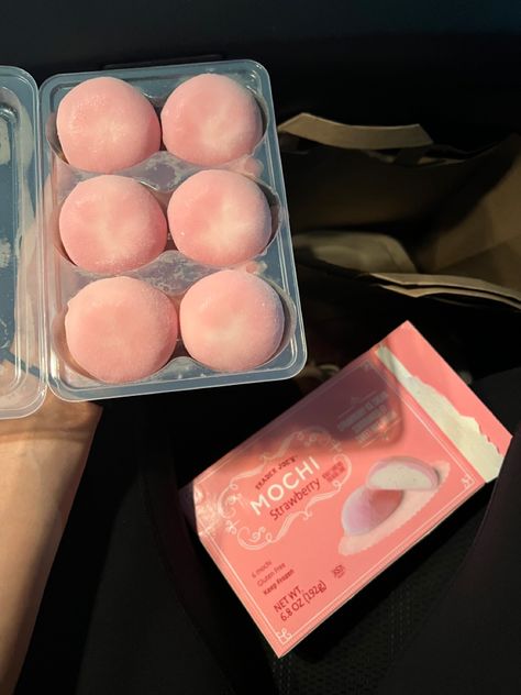 the best soft and fluffy mochi from trader joes is the best kind u can get you hands on. #mochi #japanesefood #tiktok #aesthetic #foodporn #foodphotography #yummy #traderjoes #traderjoesfoodreviews Mochi Ice, Mochi Aesthetic Food, Mochi Ice Cream Aesthetic, Korean Mochi, Japanese Mochi, Mochi Aesthetic, Pink Snacks, Mochi Ice Cream, Korean Snacks