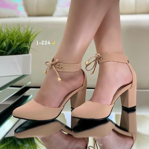 Shoes For Girls Stylish, Best Fall Shoes, Fall Shoes For Women, Elegant Shoes Heels, Sole Sisters, Pretty Sandals, Ladies Footwear, Fashion Shoes Heels, Cute Shoes Heels