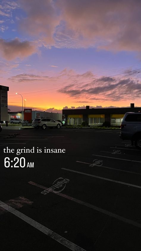 Workout Early Morning, Running In The Morning Aesthetic, Early Morning Gym Routine, Early Morning Instagram Story, Morning Run Motivation, Gym Early Morning, Getting Up Early Motivation, Early Morning Photoshoot, Morning Running Aesthetic