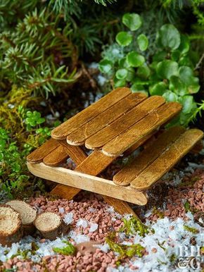 How to Make a Tiny Picnic Table for a Fairy Garden Reka Bentuk Landskap, Fairy Garden Design Ideas, Miniature Garden Design, Fairy Garden Ideas Diy, Kids Fairy Garden, Supraviețuire Camping, Jardim Diy, Desain Pantry, Fairy Garden Furniture