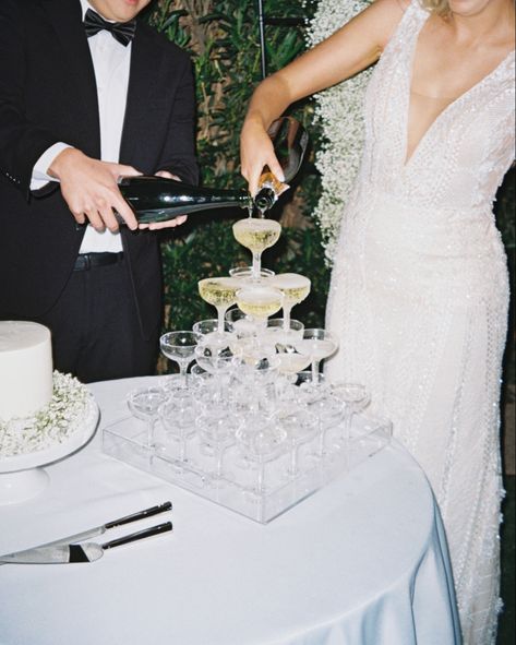 Champagne Tower At Wedding, Wedding Cake And Champagne Table, Cake And Champagne Table, Small Champagne Tower, Champagne Tower Wedding, Champagne Towers, Wedding Cheers, Obx Wedding, Waterfall Wedding