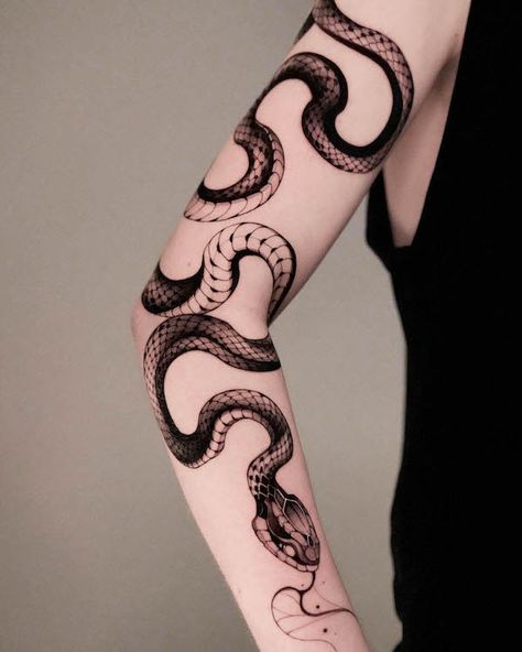 45 Gorgeous Sleeve Tattoos For Women - Our Mindful Life Tattoo Ideas Snake Arm, Jelly Fish Hand Tattoo, High Fashion Tattoos, Forearm Snake Tattoo Women, Snake Sleeve Tattoo Women, Snake Forearm Tattoo Women, Body Snake Tattoo, Womens Snake Tattoo, Snake Tattoo Aesthetic