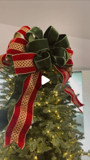 Ribbon On Christmas Tree Topper, Burlap Tree Topper Diy Bow Tutorial, Large Christmas Tree Topper Bow, How To Make Christmas Tree Bows Ribbons, Tree Top Bows Christmas, How To Make A Bow For Top Of Christmas Tree, Ribbon Tree Topper Diy Bow Tutorial, Modern Tree Topper Ideas, Easy Christmas Tree Bow Topper