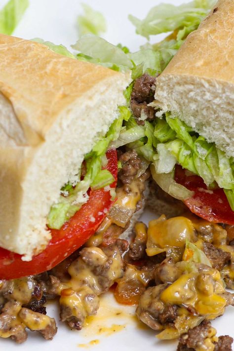 Nyc Bodega, Chopped Cheese Sandwich, Chopped Beef, Cheese At Home, Chopped Steak, Chopped Cheese, Cheese Sandwich Recipes, Cheese Steak Sandwich, Meat Sandwich