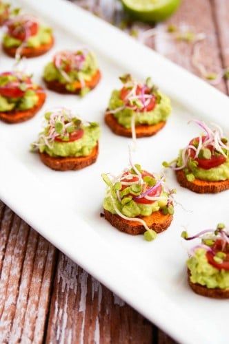 sweet-potato-avocado-bites Avocado Bites, Sweet Potato Avocado, Potato Avocado, Crowd Pleasing Appetizers, Healthy Christmas, Keto Cheesecake, God Mat, Vegan Appetizers, Recipes Vegetarian