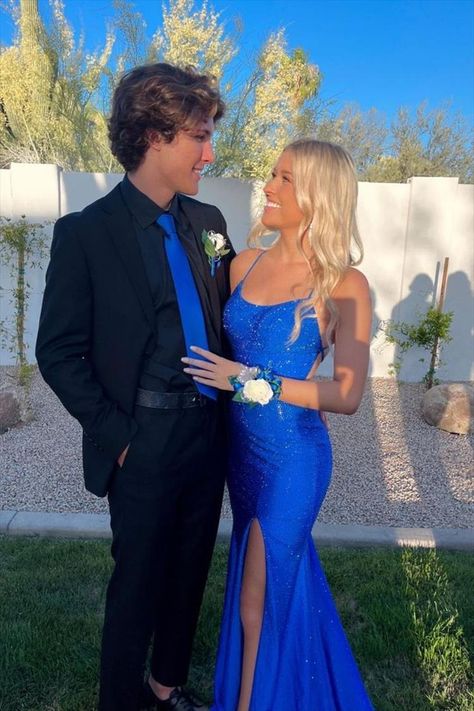 Royal Blue Prom Dresses Long, Blue Prom Dresses Long, Homecoming Poses, Prom Pictures Couples, Royal Blue Prom, Prom Picture Poses, Homecoming Pictures, Prom Photoshoot, Blue Prom Dresses