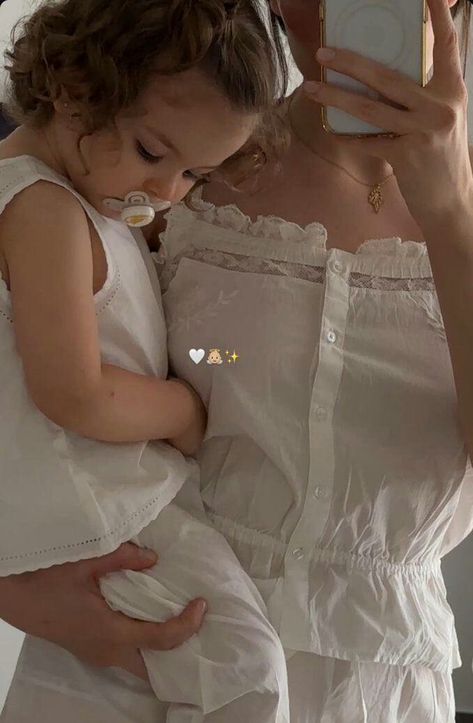 Faceless Hair Pics, Baby And Mom Aesthetic, Motherhood Aesthetic, Baby Daughter, Future Mommy, Diy Bebe, Future Mom, Mommy Life