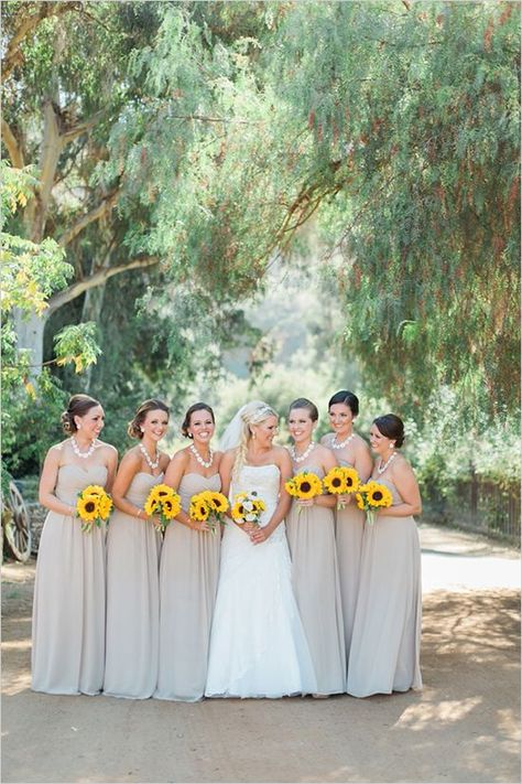 Sunflower Wedding Ideas, Tan Bridesmaids, Tan Bridesmaid Dresses, Country Wedding Pictures, Sunflower Themed Wedding, Mom Wedding, Yellow Wedding, Sunflower Wedding, Wedding Wishes