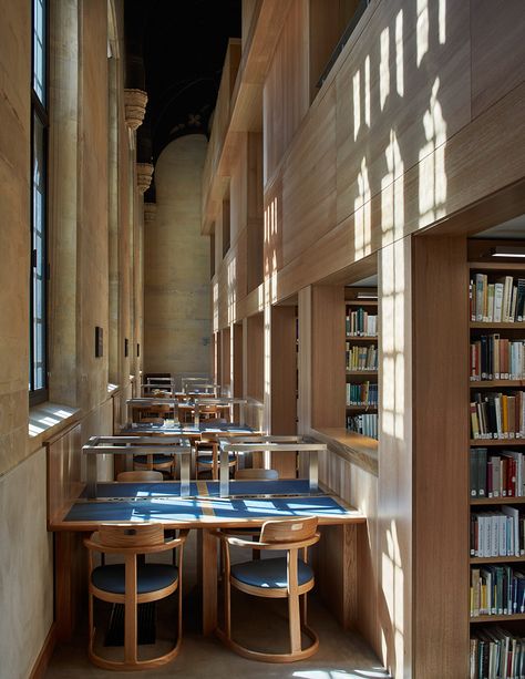 Students at Oxford University’s Magdalen College have had their library transformed by Wright & Wright Architects. The Grade II* listed 1850s building was originally built as a school hall. It had been reworked into a library by Giles Gilbert Scott... Magdalen College Oxford, University Library Aesthetic, Public Library Aesthetic, Oxford University Library, Architecture Motivation, Library Hall, University Interior Design, Magdalen College, College Lectures