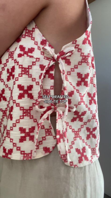 Tie Top Pattern, My Toxic Trait, Side Tie Top, Ropa Upcycling, Diy Sy, Sewing Projects Clothes, Diy Vetement, Top Sewing Pattern, Diy Sewing Clothes