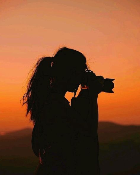 Aesthetics Photography, Girls With Cameras, Vision Board Images, Photography Career, Silhouette Photography, Photography Aesthetic, Female Photographers, Photography Camera, Pics Art