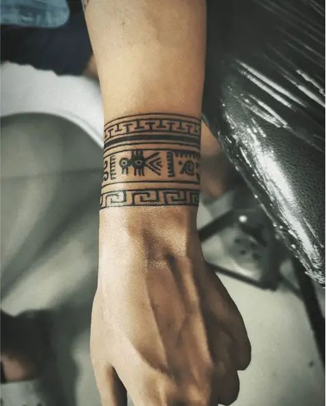 Tattoos Pulseras, Hieroglyphics Tattoo, Feather Tattoo Wrist, Ankle Band Tattoo, Bracelet Tattoo For Man, Inner Wrist Tattoos, Wrist Band Tattoo, Band Tattoos For Men, Wrist Tattoo Cover Up