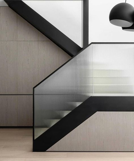 Duplex Stairs, Case Minecraft, Elevator Lobby, Stair Design, Escalier Design, Bungalow Renovation, Stair Railing Design, Glass Staircase, Stairway Design