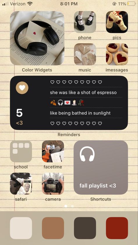 Notebook Homescreen Wallpaper, Book Homescreen Aesthetic, Autumn Ios 16 Wallpaper, Fall Wallpaper Layout, Autumn Iphone Layout, Fall Homescreen Ideas, Autumn Phone Layout, Autumn Iphone Wallpaper Aesthetic, Fall Homescreen Layout