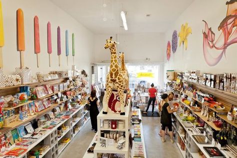 The Best Kids Stores in Los Angeles Toddler Boy Fashion, Clothes Shop Design, Toy Store Design, Kids Toy Store, Kids Toy Shop, Retail Inspiration, Store Interiors, Party Stores, Store Interior