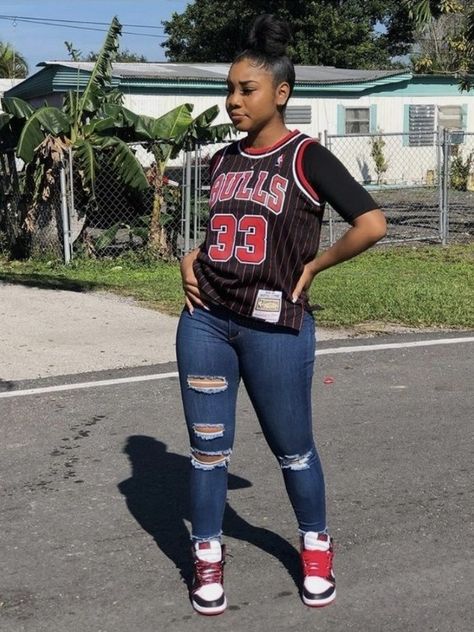 Basketball Girls Outfits, Freshman Outfits, Tomboy Fits, Looks Rihanna, Dope Fits, Jersey Outfit, Swag Outfits For Girls, Tomboy Style Outfits