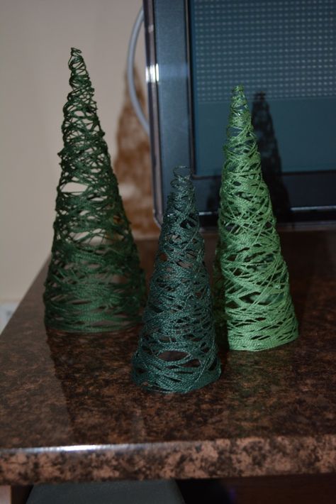 Diy String Christmas Tree, String Christmas Tree, Yarn Trees, Cone Christmas Trees, Diy Tree, Kids Holiday, Holiday Crafts For Kids, Miniature Christmas Trees, Christmas Monogram