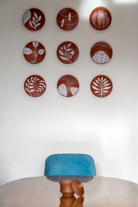 Mashrabiya - Marrying Traditional family values of Togetherness with Architectural Framework | FORM Design Studio - The Architects Diary Ceramic Wall Plates, Ceramic Plates Wall, Plate Wall Art, Terracotta Wall, Plate Wall Decor, Clay Wall Art, Wall Paint Designs, Plate Decor, Ceramic Wall Art