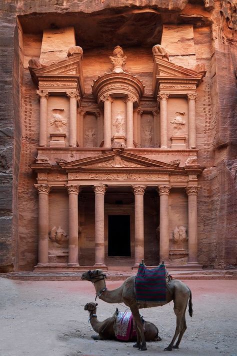 petra1 City Of Petra, Eric Lafforgue, Jordan Travel, Petra Jordan, Halong Bay, Incredible Places, Ancient Cities, Places Around The World, Toulouse