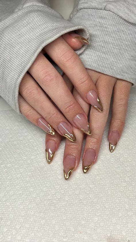 Chrome gold nails Paznokcie Hello Kitty, Gold Chrome Nails, Kutek Disney, Nagellack Trends, Chrome Nails Designs, Drip Nails, Nagel Tips, Smink Inspiration, Gold Nail