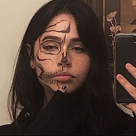 Simple Skeleton Makeup, Holloween Makeup, Cute Halloween Makeup, Skeleton Makeup, Halloween Makeup Pretty, Face Art Makeup, Graphic Makeup, Halloween Makeup Inspiration, Swag Makeup