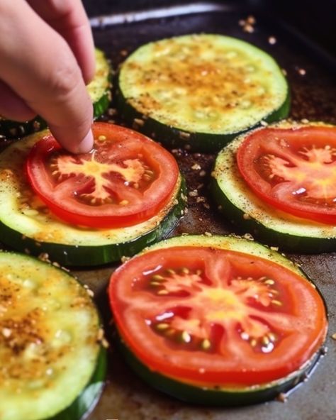 Easy Zucchini Recipes, Zucchini Tomato, Zuchinni Recipes, Roasted Vegetable Recipes, Vegetable Side Dishes Recipes, Easy Zucchini, Best Appetizer Recipes, Deilig Mat, Oh My Goodness