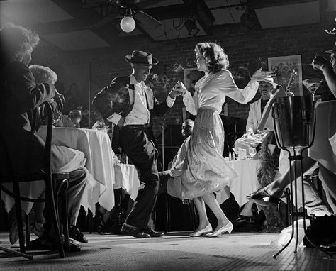 New Orleans Jazz in the 40's... My favorite dance picture.  I can hear it loud and clear.... 1920s Jazz, Public Enemies, Arte Jazz, Jazz Bar, Lindy Hop, Swing Dancing, Clubbing Aesthetic, Dancing Aesthetic, Swing Dance