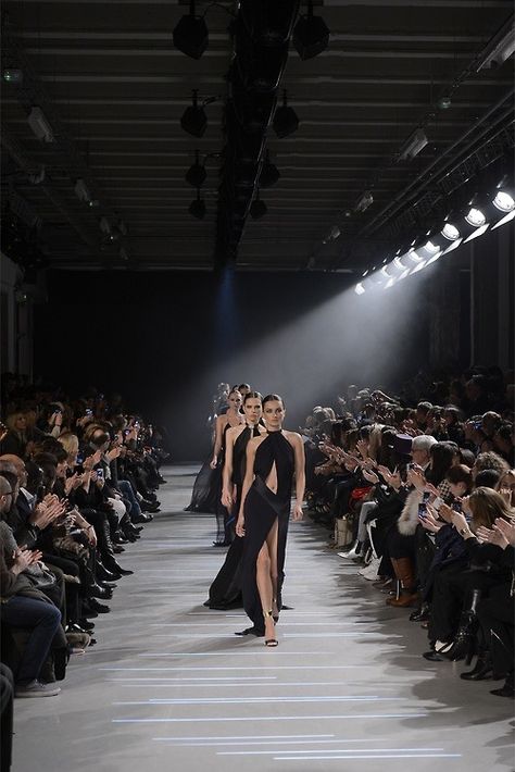 Runway Aesthetic, Models Walk, Fashion Dream Job, Model Lifestyle, Couture Mode, Alexandre Vauthier, Model Aesthetic, Future Lifestyle, Fashion Marketing