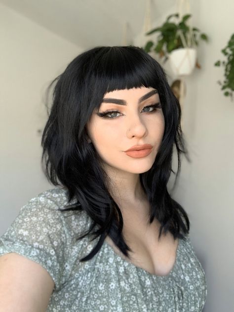 @hellglazer on Twitter, haircut inspo Goth Hairstyles, Gothic Hairstyles, Goth Hair, Edgy Haircuts, Punk Hair, Edgy Hair, Alternative Hair, Hair Inspo Color, Medium Hair Cuts