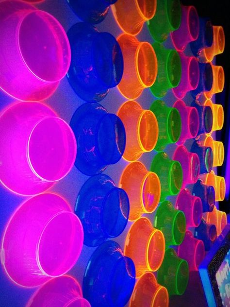 DIY Neon Bowl Party Backdrop | Pretty My Party Glow Cups, Glow In Dark Party, Neon Birthday Party, Glow Birthday Party, Diy Glow, Blacklight Party, Neon Birthday, Dark Party, Glow Birthday