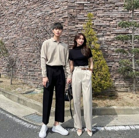 Formal Outfit Couple Classy, Classic Couple Outfits, Korean Outfits Couple, Couple Korean Outfit, Match Couple Outfits, Outfits Para Parejas Casual, Elegant Couple Outfits, Couple Dress Casual, Outfit Couple Ideas