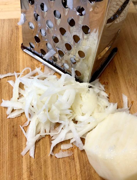 Grating Potatoes on a Box Grater Grated Potato Hashbrowns, Homemade Hash Browns, Homemade Hashbrowns, Frozen Potatoes, Shredded Potatoes, Raw Potato, Box Grater, Grated Potato, Potato Hash