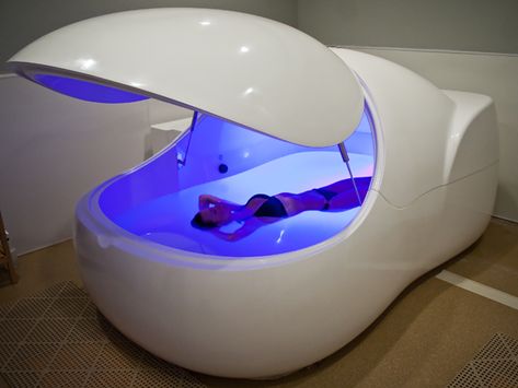 This is a Sensory Deprivation Tank. It is filled with salt water that is at body temperature, causing the user to "weightlessly float" in the tank. The tank is sound proof and light-less. Basically, all your senses are muted for you to be left only with your thoughts.  I would love to try this! Flotation Therapy, Deco Spa, Float Spa, Deprivation Tank, Float Therapy, Sensory Deprivation, Clear Mind, Cool Tech, Technology Gadgets