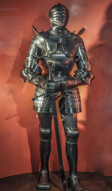 Maximilian armor. Medieval France, Armor Medieval, Armor Drawing, Costume Armour, Century Armor, Armor Clothing, Ancient Armor, Historical Armor, Knight Art