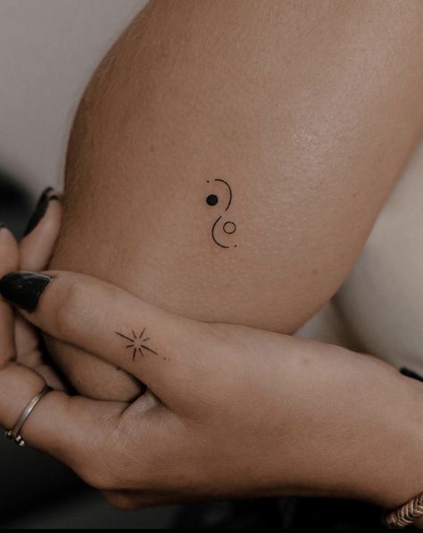 Yin Yang Minimalist, Yin Yang Tattoo, Twin Tattoos, Basic Tattoos, Yang Tattoo, Astronomy Stars, Handpoke Tattoo, Small Pretty Tattoos, Petite Tattoos