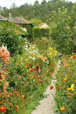 Giverny France, Wildflower Garden, Have Inspiration, Cottage Gardens, The Secret Garden, Country Gardening, Garden Cottage, English Garden, Nature Aesthetic