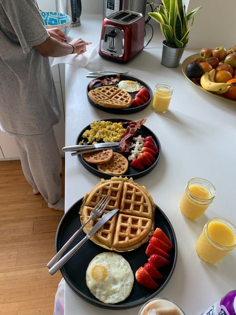 Aesthetic Breakfast Waffles, Making Breakfast With Friends Aesthetic, Making Waffles Aesthetic, Man Cooking Breakfast Aesthetic, Big Family Breakfast Aesthetic, Waffle Breakfast Ideas Brunch, Couples Breakfast Ideas, Breakfast With Waffles, Breakfast Friends Aesthetic