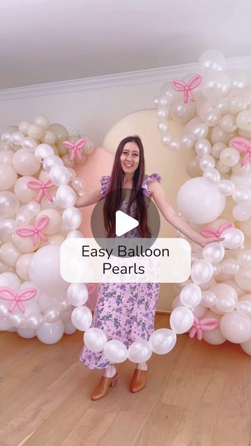 Learn how to make a string of pearls out of balloons with me Balloon Arch Ring Ideas, Birthday Hacks Decoration, Balloon Beads Diy, New Balloon Trends, Balloon With Streamers, Balloon Poles Diy, Balloon Bows Diy, Diy Bubble Garland, Balloon Arch Template