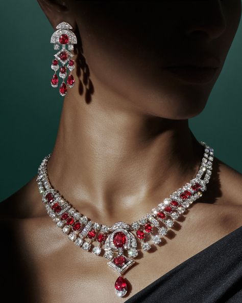 Graff Jewelry, Ruby And Diamond Necklace, Bridal Diamond Necklace, Neck Pieces Jewelry, High Fashion Jewelry, High Jewellery, Jewelry Photoshoot, Sparkly Jewelry, Luxury Earrings