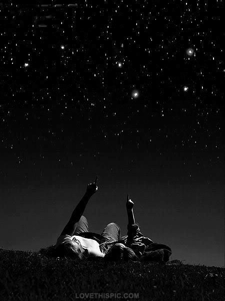 Love is looking at the stars together love sky night stars couple romantic together Gandalf, Look At The Stars, The Night Sky, 인물 사진, Under The Stars, Two People, White Photography, Night Sky, Night Skies