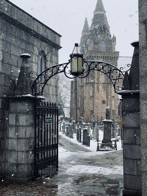 Gasglow Scotland, Eidenburgh Scotland Aesthetic, Scotland Christmas Aesthetic, Edenborough Scotland, Scotland Snow, Edinburgh Autumn, Aesthetic Scotland, Edinburgh Winter, Scotland Aesthetic