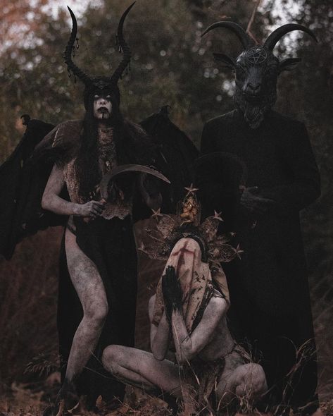 Occult Witch Aesthetic, Unholy Aesthetic, Satanism Aesthetic, Occult Photography, Occult Art Dark, Occult Aesthetic, Dark Photoshoot, Spooky Shoot, Bentuk Alis