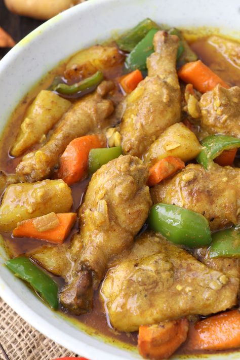 Pinoy Chicken Curry, Chicken Curry Recipe Filipino Style, Filipino Food Dinner, Filipino Chicken Curry Recipe, Filipino Curry Chicken Recipes, Easy Filipino Potluck Dishes, Filipino Easy Recipe, Filipino Chicken Recipes Philippines, Chicken Recipes Filipino Style