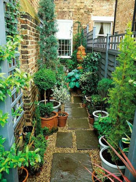 18 Beautifully Creative Landscaping Ideas For Narrow Outdoor Places Narrow Side Of House Ideas, Alleyway Garden, Narrow Backyard, Narrow Backyard Ideas, Creative Landscaping, Backyard Gardens, Narrow Garden, Prayer Garden, Small Backyard Gardens