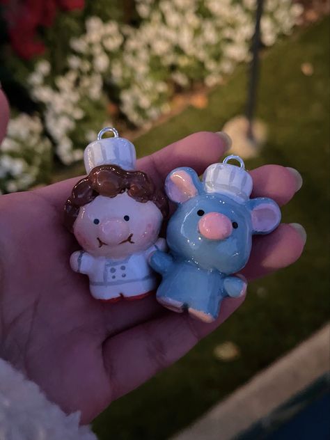 Disney Gift Ideas Diy, Clay Sculpture Ideas Cute, Clay Ideas Disney, Air Dry Keychain, Air Dry Clay Ideas Gifts, Clay Keychain Cute, Ratatouille Clay, Funny Clay Art, Cool Clay Ideas Aesthetic