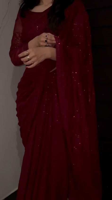 Saree Styles For Farewell, Maroon Saree, Fashion Fails, Fancy Sarees Party Wear, Desi Fashion Casual, Pakistani Fancy Dresses, Saree Designs Party Wear, Fancy Dresses Long, The Met Gala