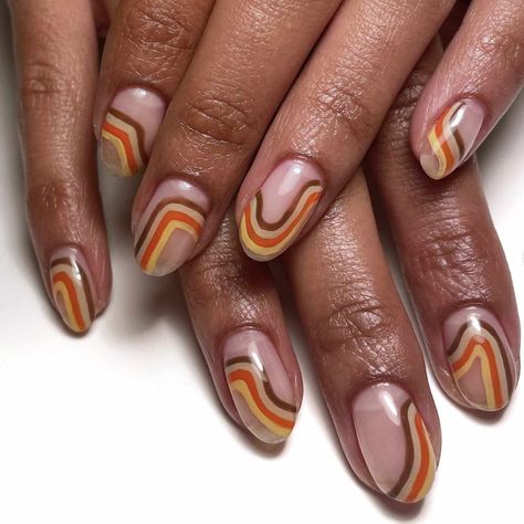 Fall Nail Inspo Short Nails, Easy Fall Gel Nail Designs, Nails Design September, Mum Nails Art Designs, Mum Nails Short, Cute Simple Fall Nail Designs, Minimalist Nail Designs Short, Short Nail Art Design, Fun Thanksgiving Nails