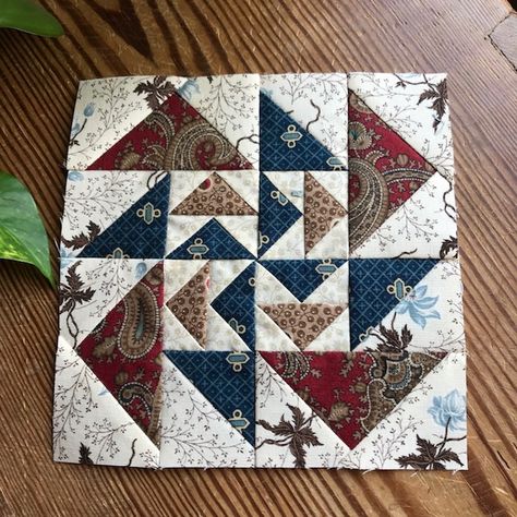 Ok here we go with Week 45 Moda BlockHeads!  45!  3 blocks to go!  How are you doing ?  Are you caught up?  I am totally shocked that I've ... Flying Geese Quilt, Pinwheel Quilt, Quilt Square Patterns, Sampler Quilts, Miniature Quilts, Sampler Quilt, Doll Quilt, Triangle Quilt, Quilt Block Tutorial