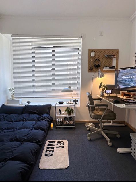 Small Room Apartment Bedroom, Men’s Small Bedroom Ideas, Small Room Setup Bedrooms Layout, Mens Bedroom Aesthetic, Small Room Ideas For Men, Small Bedroom Ideas For Men, Small Room Setup, Mens Bedroom Decor, Chill Room